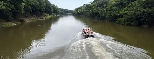  Iberostar Grand Amazon - lancha para excursões 